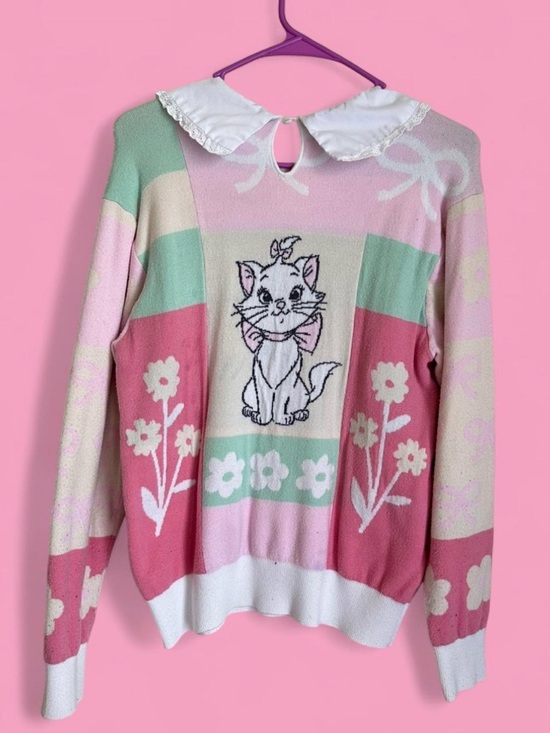 ♡ aristocats marie soft disney sweater that has a collar with a flower detail ♡ - Picture 3 of 3